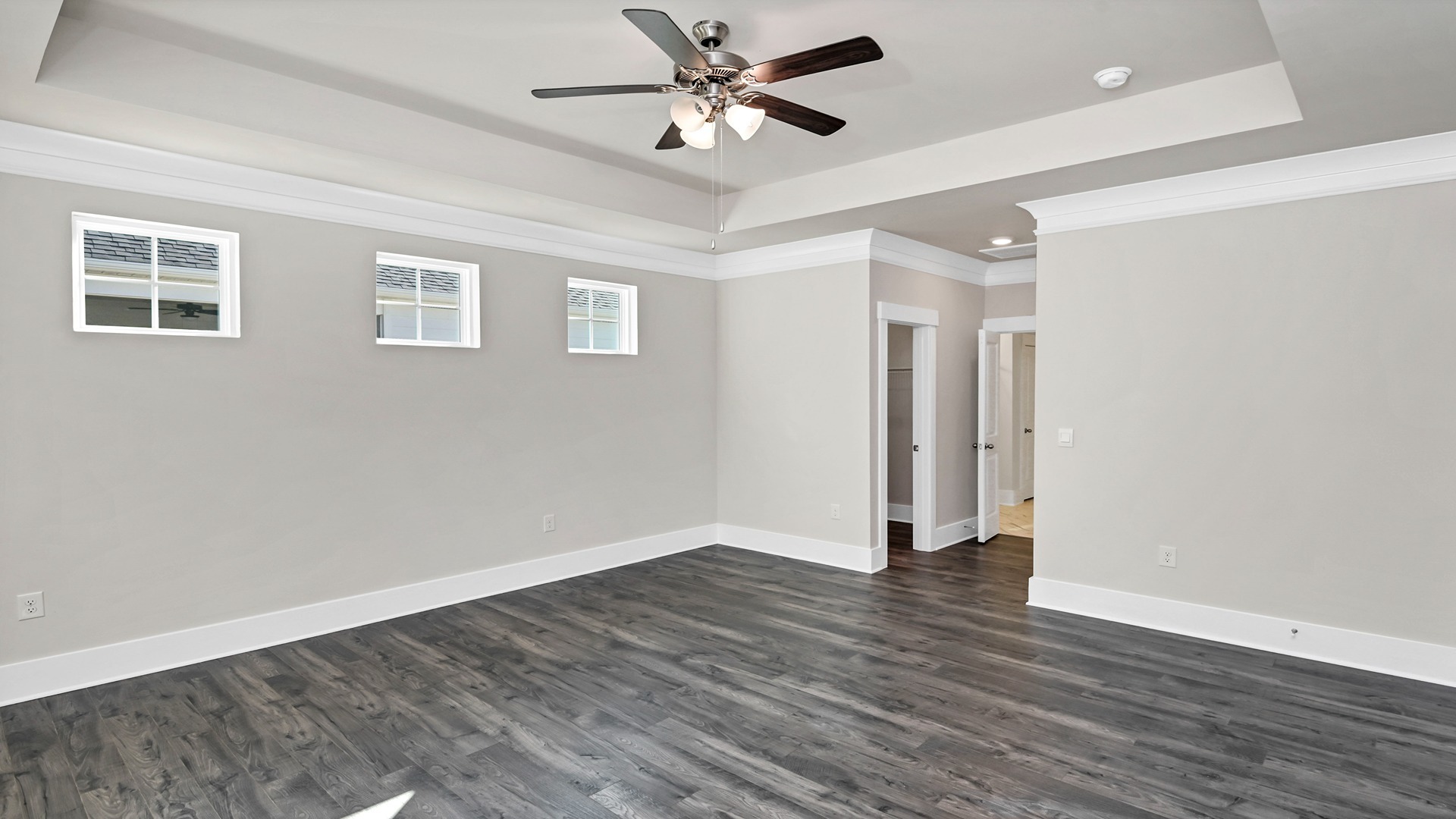 Access to en-suite primary bathroom and walk-in closet