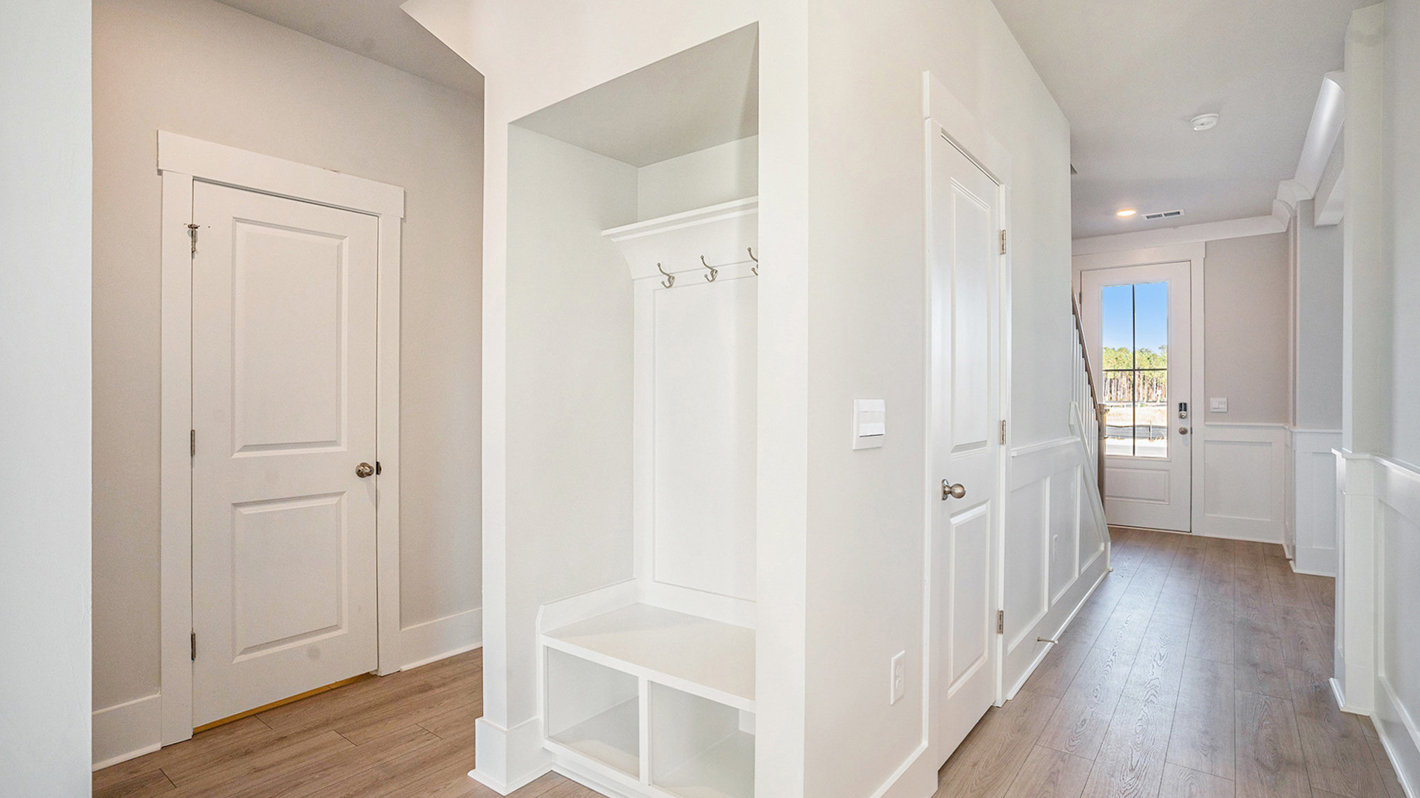 Storage space/coat rack