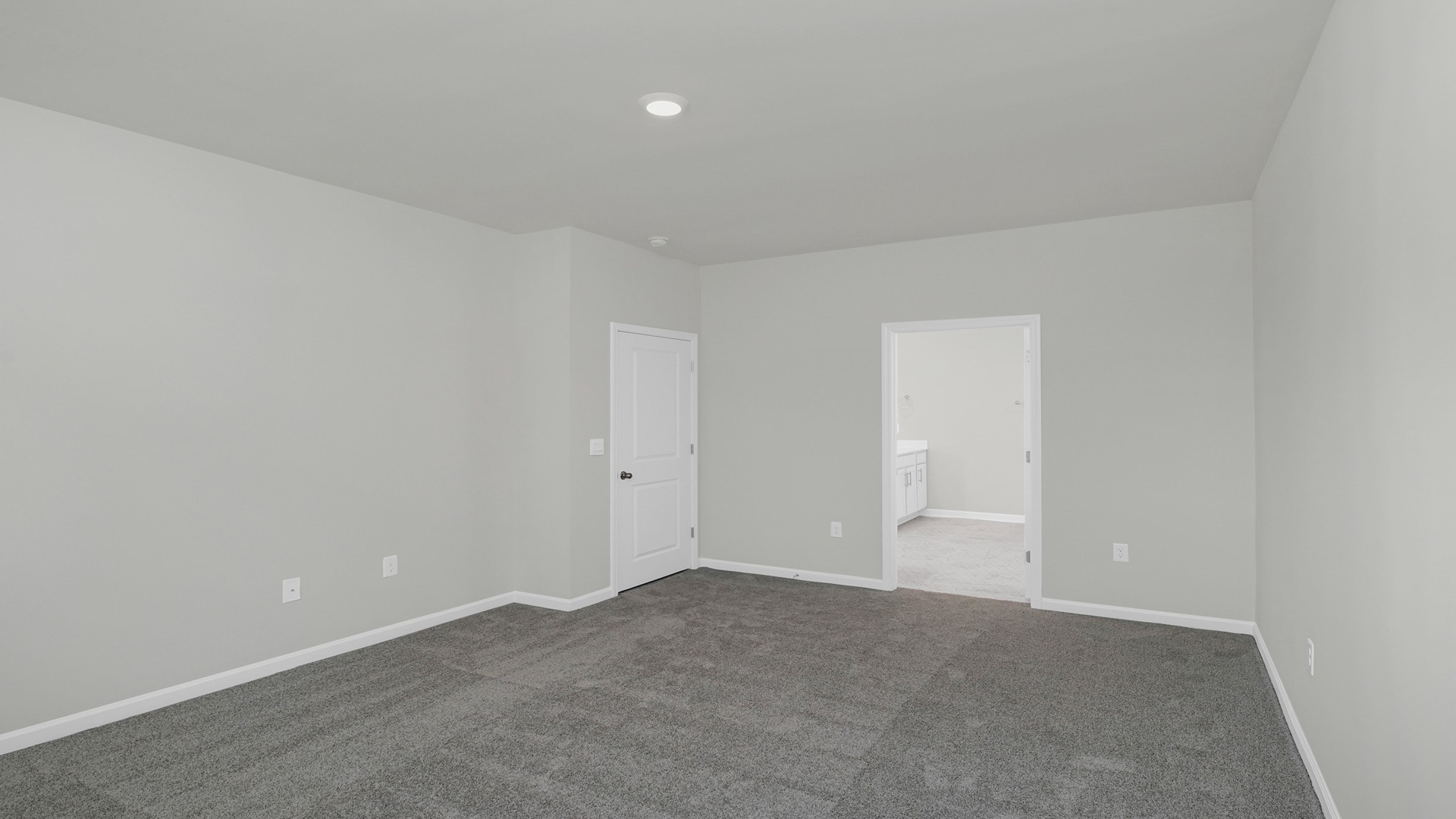 Access to en-suite closet and primary bathroom