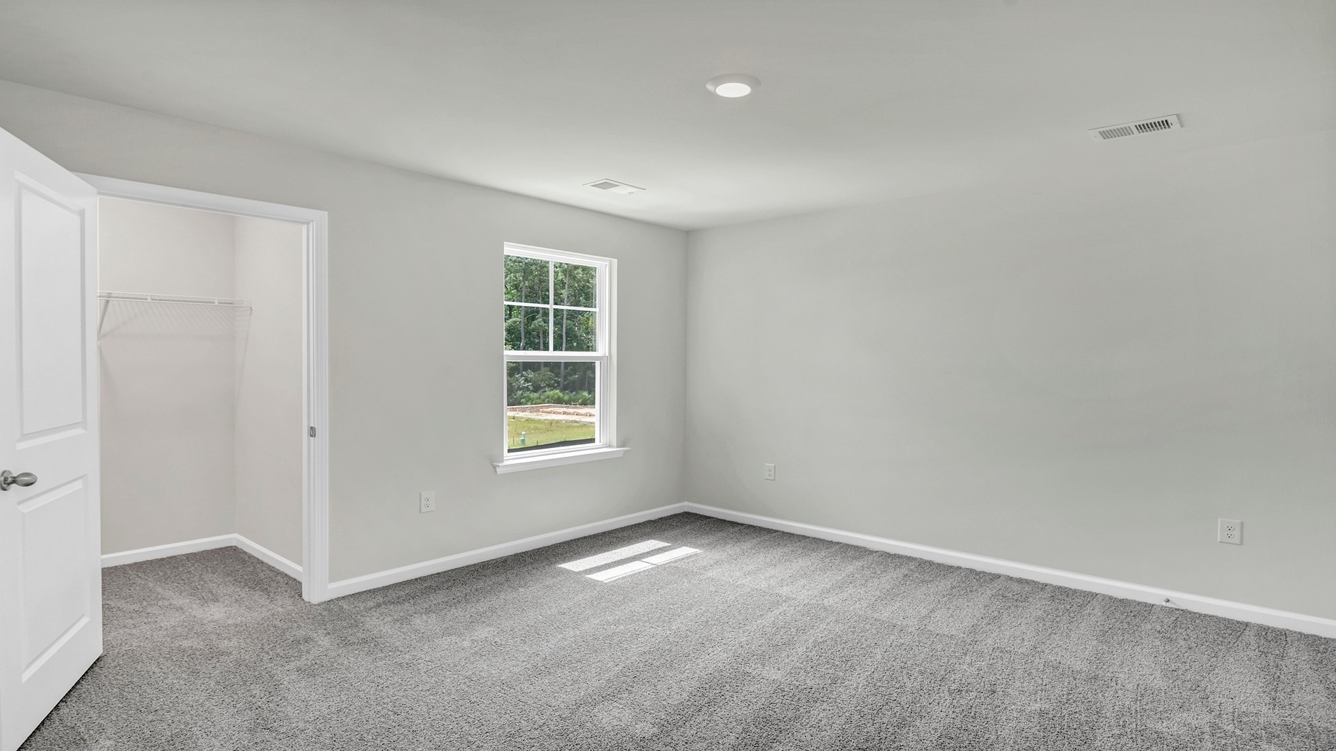 Walk-in closet in bedroom 4