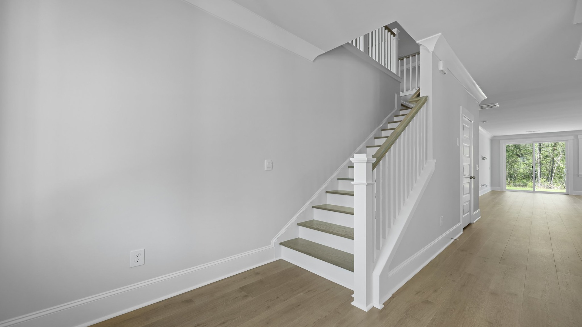 Access to upstairs back at front foyer