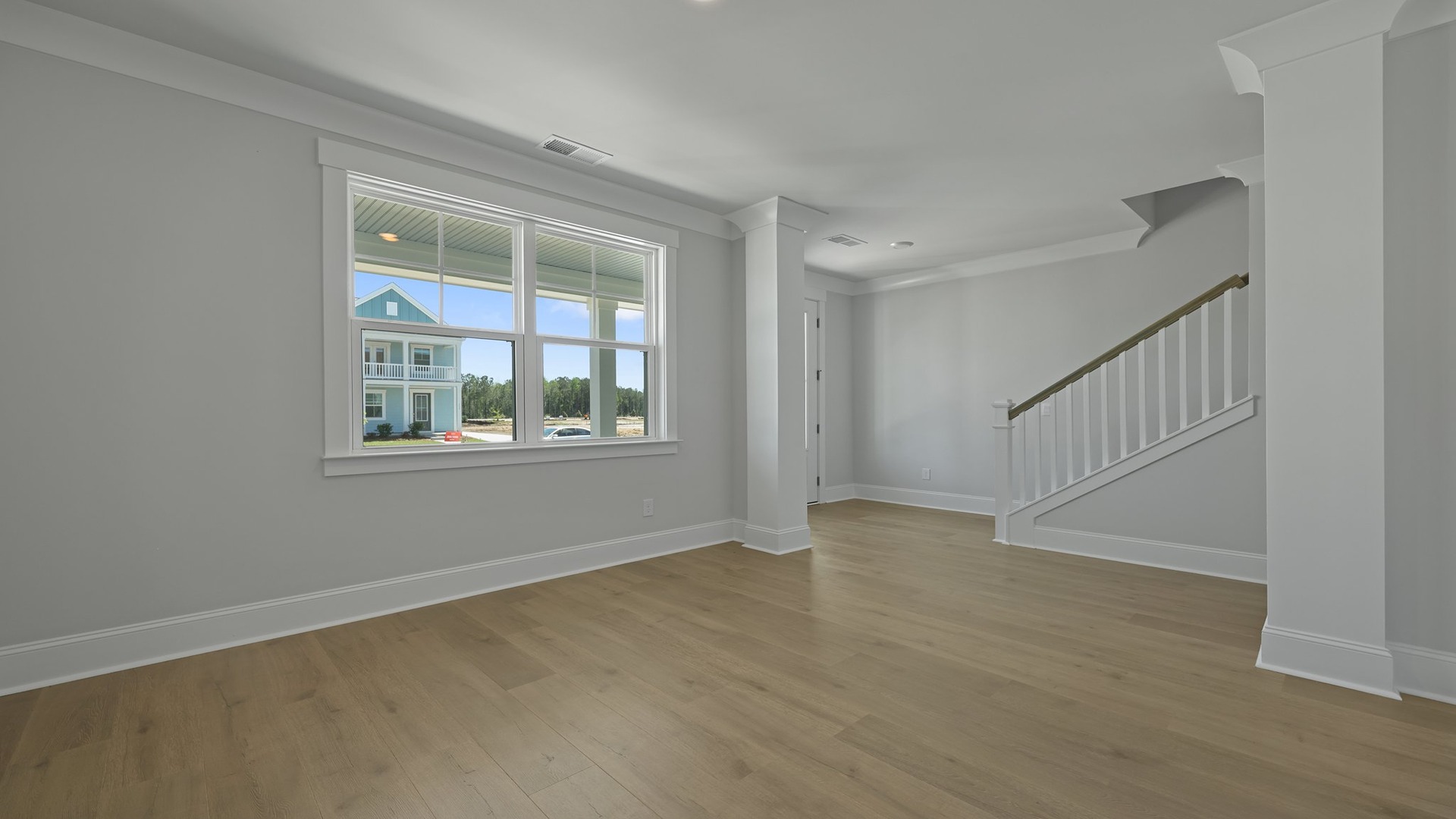 Front foyer and dining area