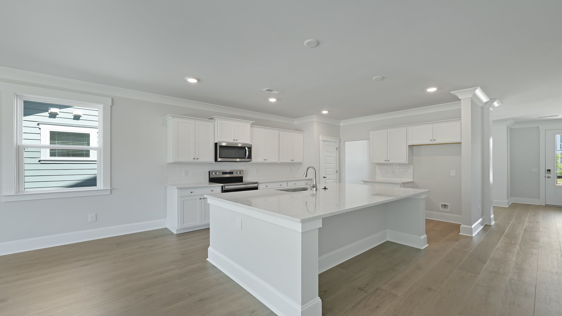 Foyer opens into kitchen space