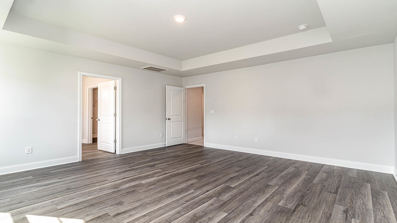 Direct access to en-suite bathroom and closet from bedroom