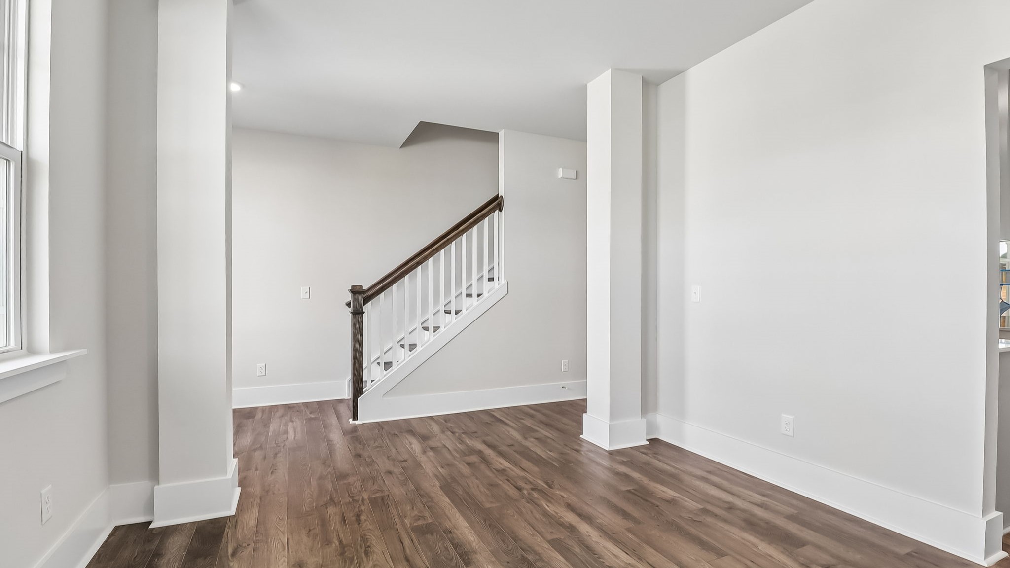Dining area with access to kitchen and to foyer