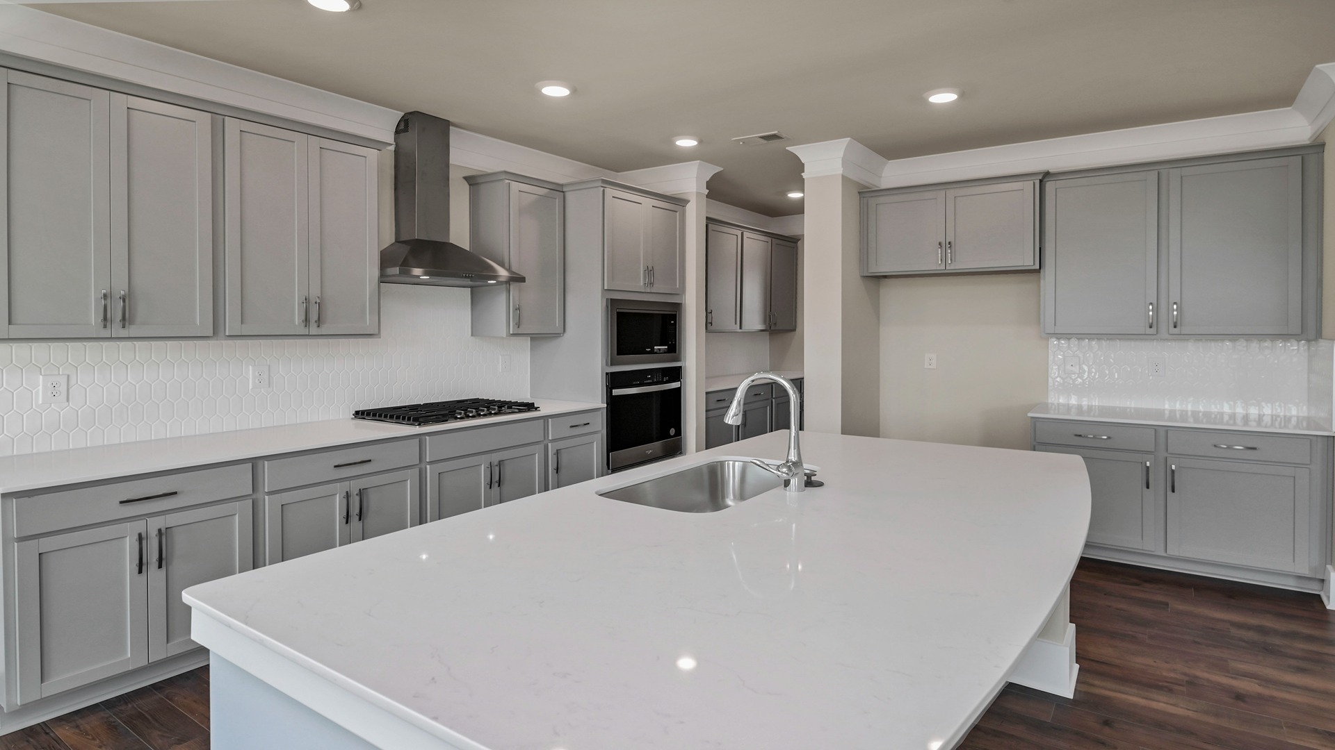 Harbor Oak kitchen with gray cabinetry