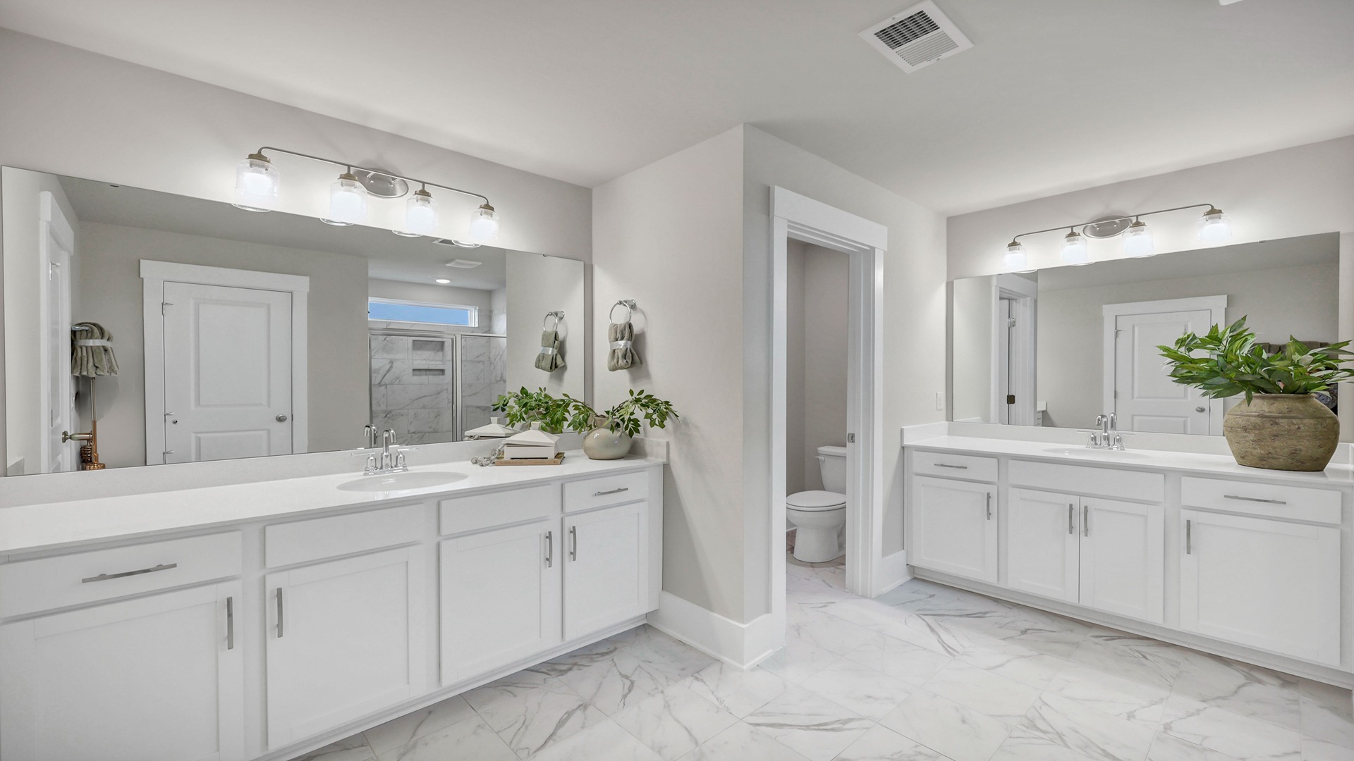 Double primary vanity in Harbor Oak en-suite primary bathroom