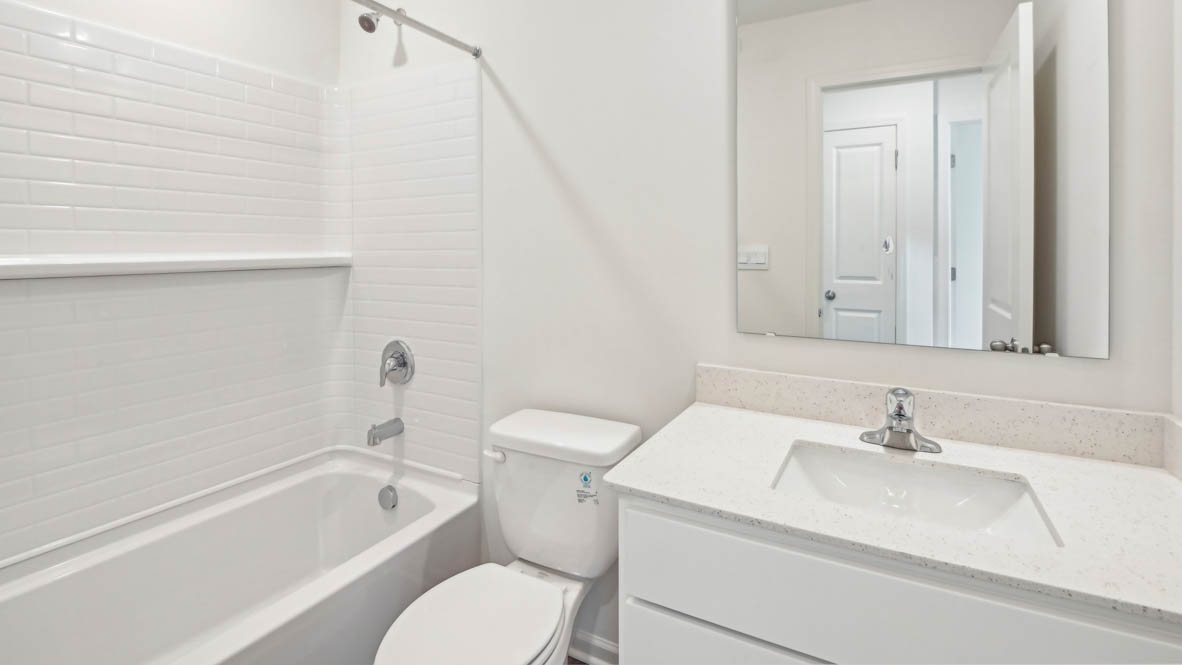 Secondary full bathroom