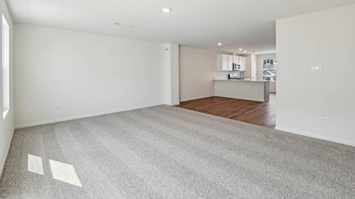 Large great room with carpet