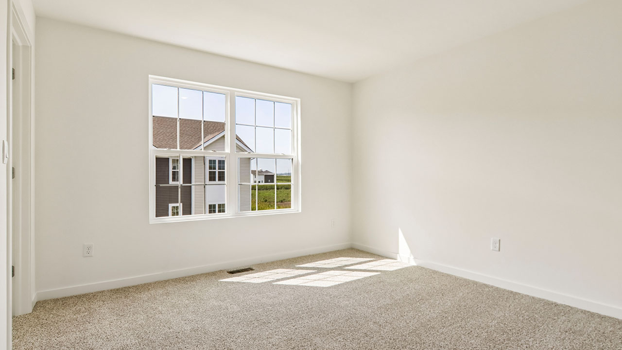 primary bedroom with carpeted flooring