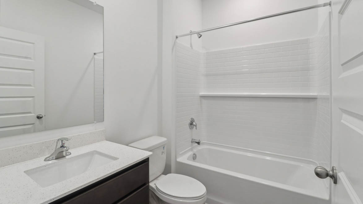 Secondary full bathroom