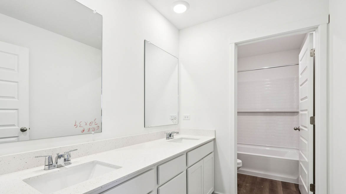 secondary full bathroom