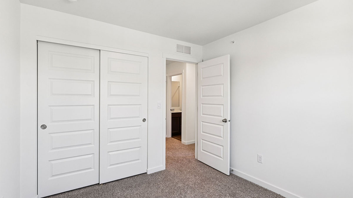 bedroom with carpet and closet