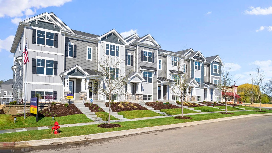 Available Home in The Townes at Oak Creek Mundelein, IL D.R. Horton