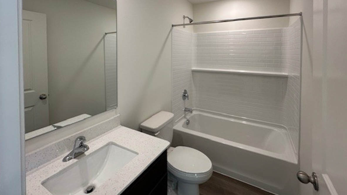 secondary full bathroom