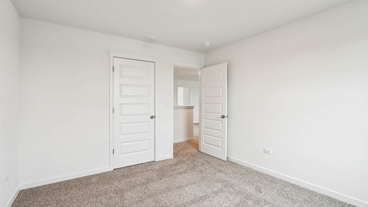 bedroom with carpet and closet