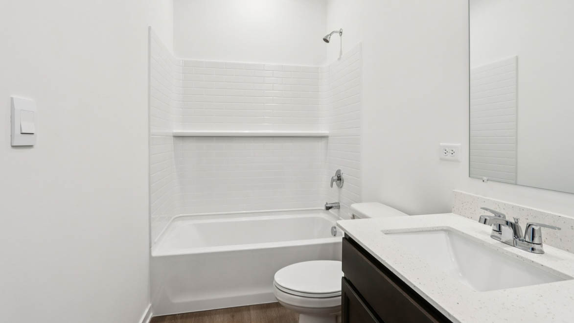 secondary full bathroom