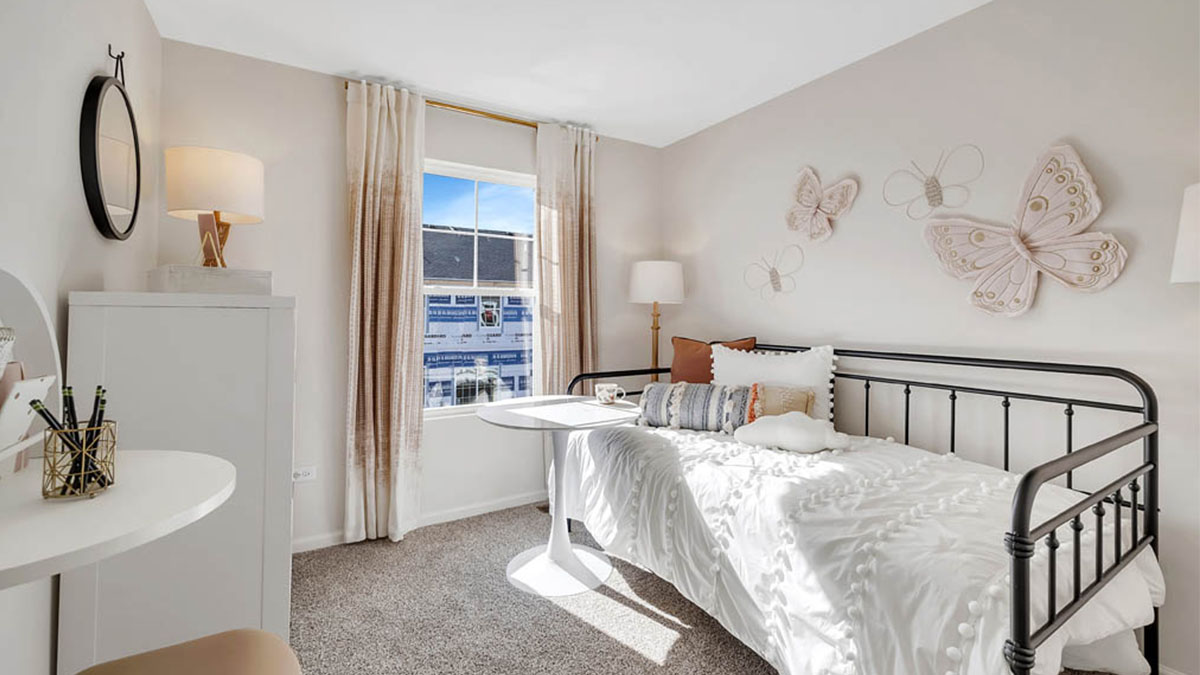 Bedroom with light décor and ceiling fan