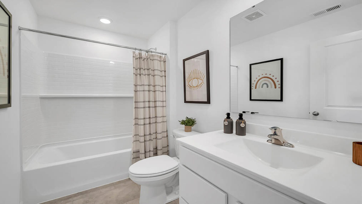 secondary full bathroom