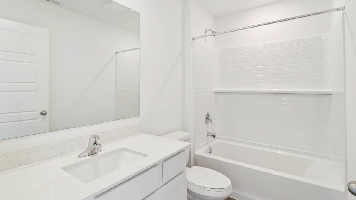 Secondary full bathroom