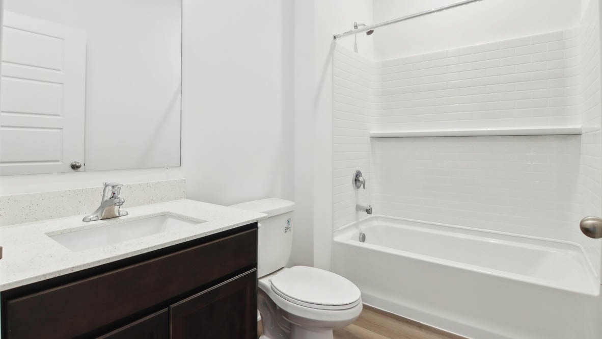 secondary full bathroom