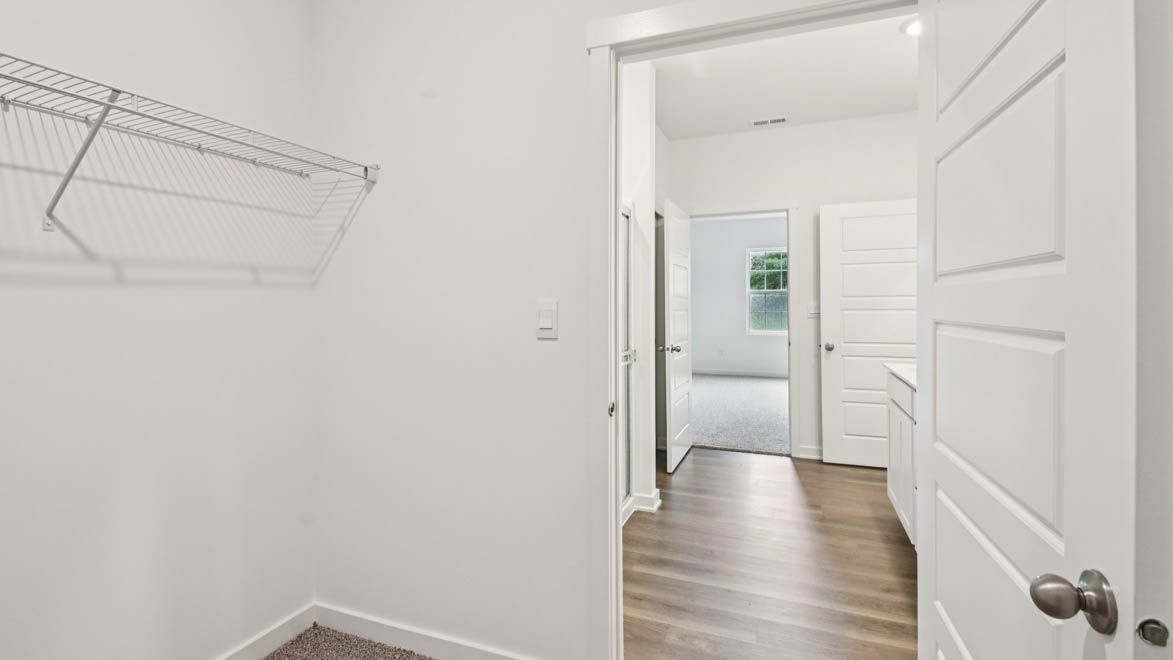 ensuite walk-in closet