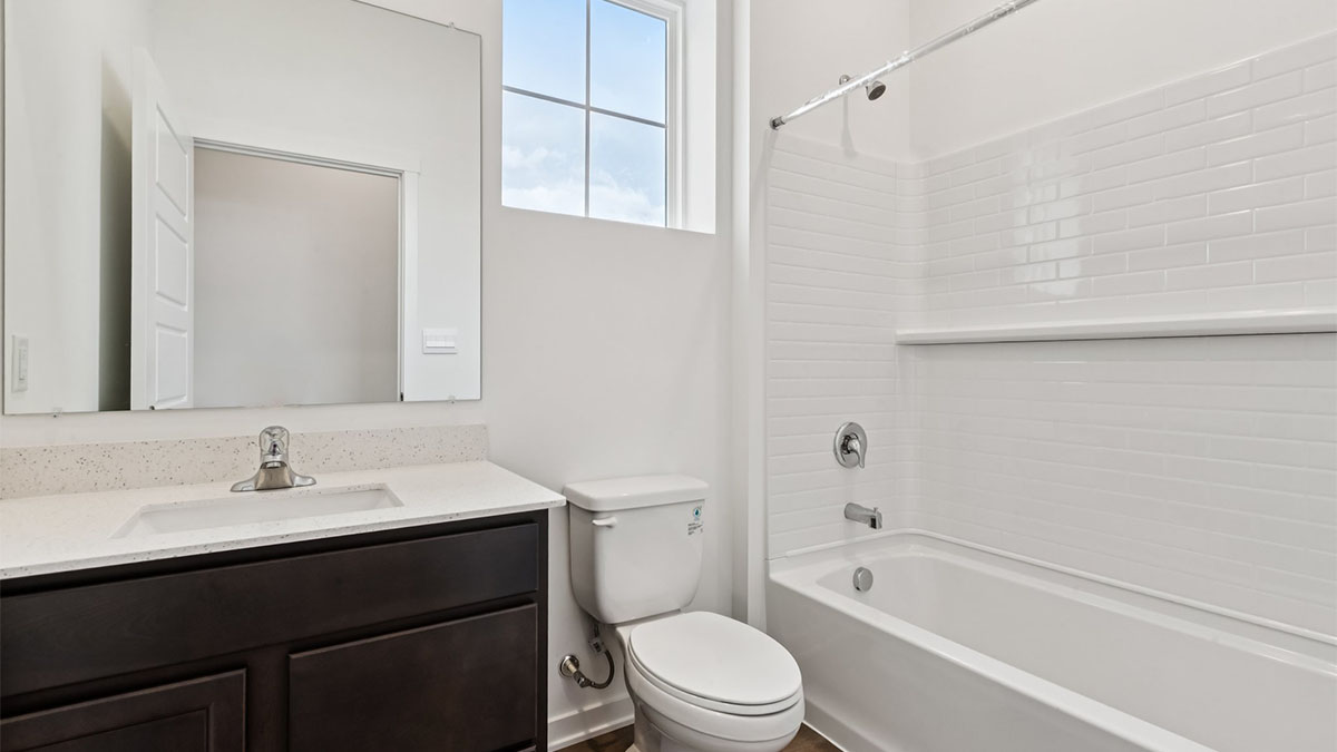 secondary full bathroom