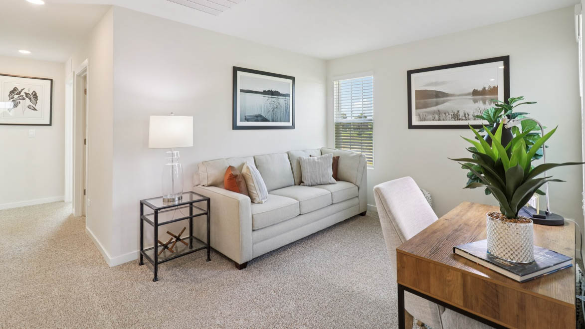 spacious upstairs flex room area