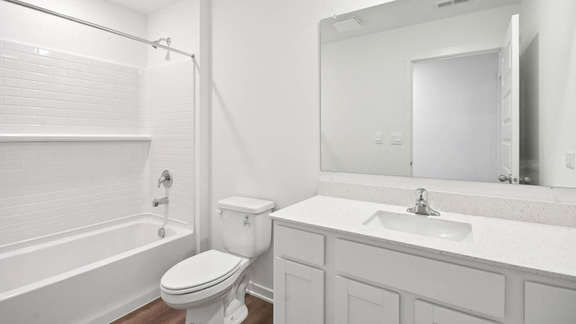 secondary full bathroom