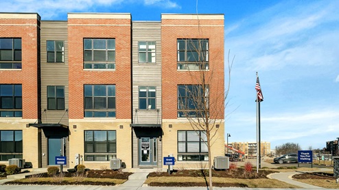 IL Lombard The Summit at Yorktown Townhomes End Unit Grant Exterior Photo