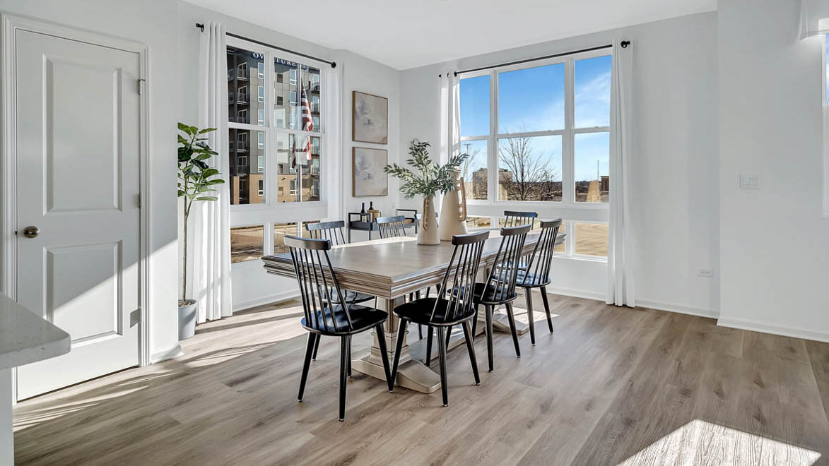 main level dining area