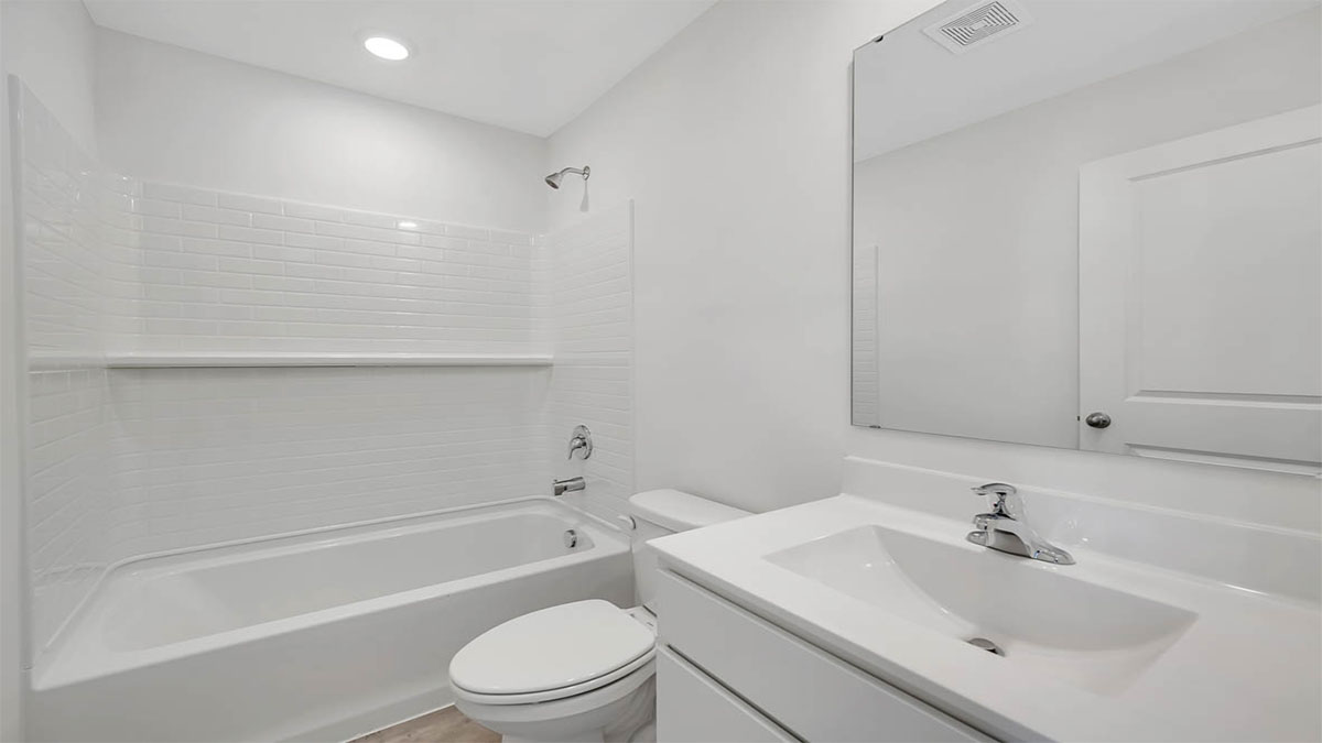 secondary full bathroom