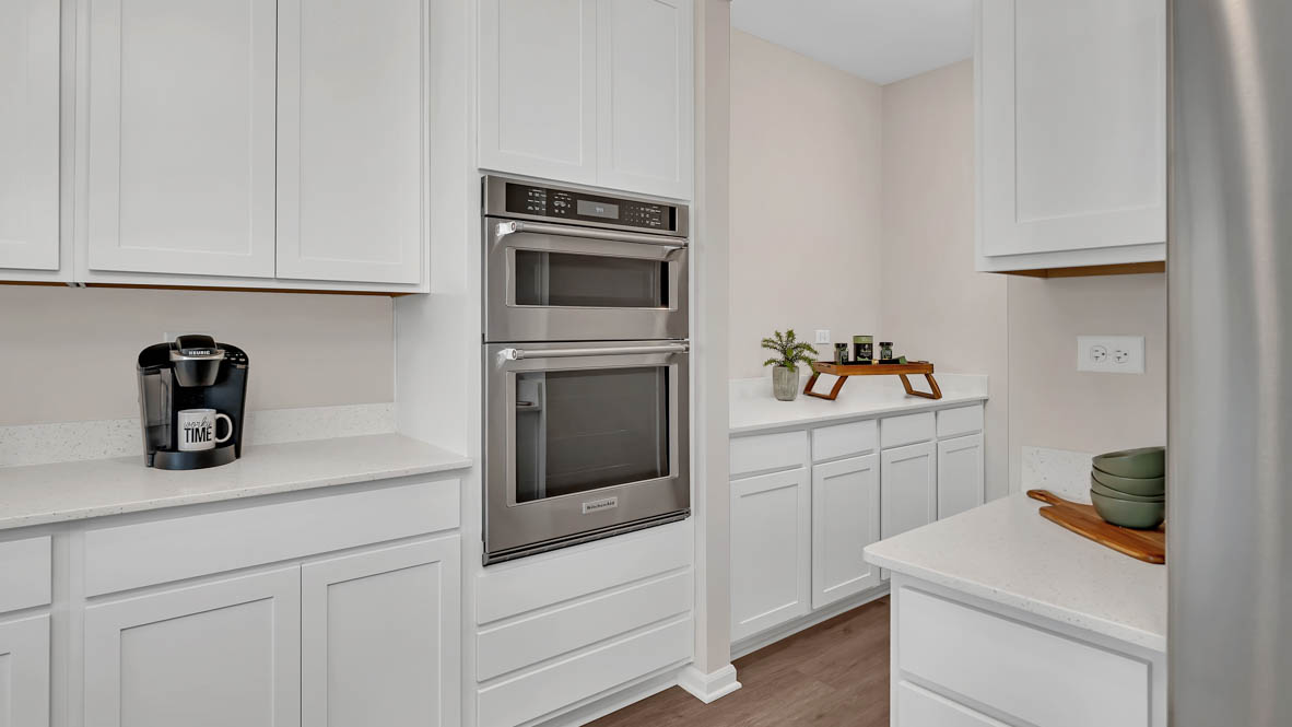 Double oven and spacious butlers pantry