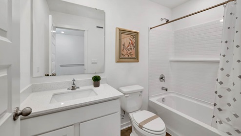 Secondary full bathroom