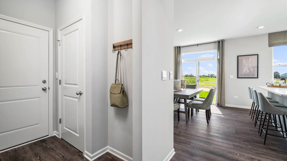 Garage entrance with nook for bags or shoes