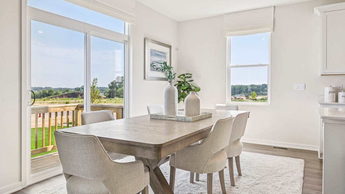 Dining room seating 6 chairs around