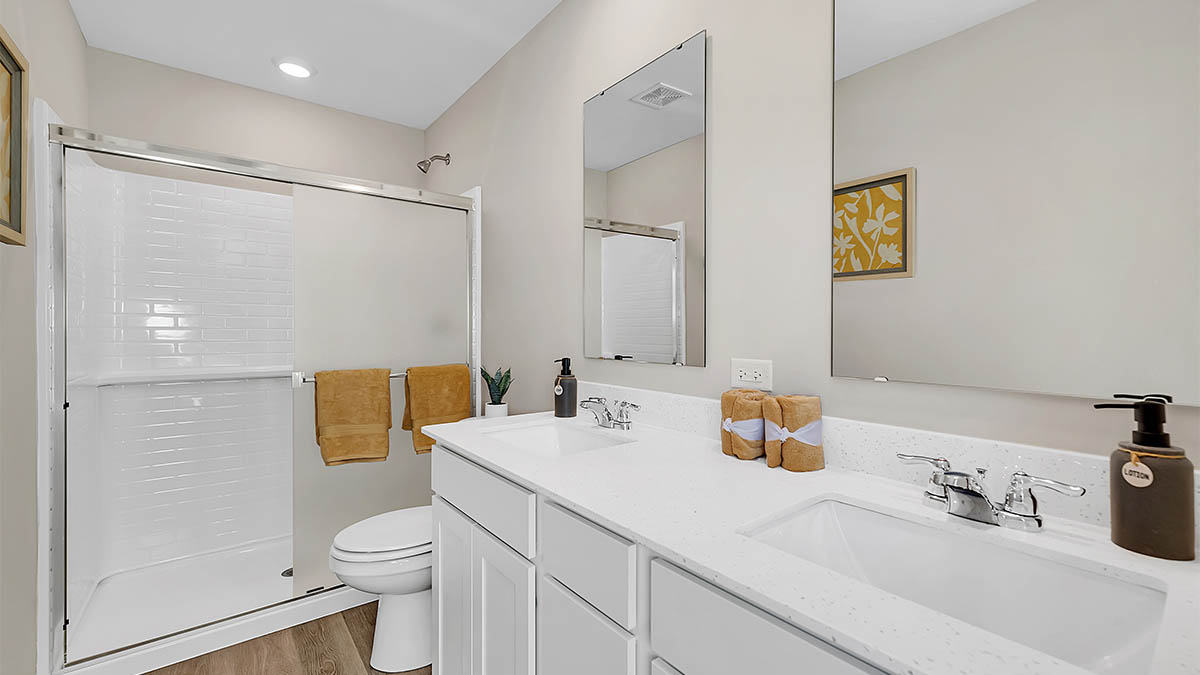 En suite bathroom with double bowl vanity