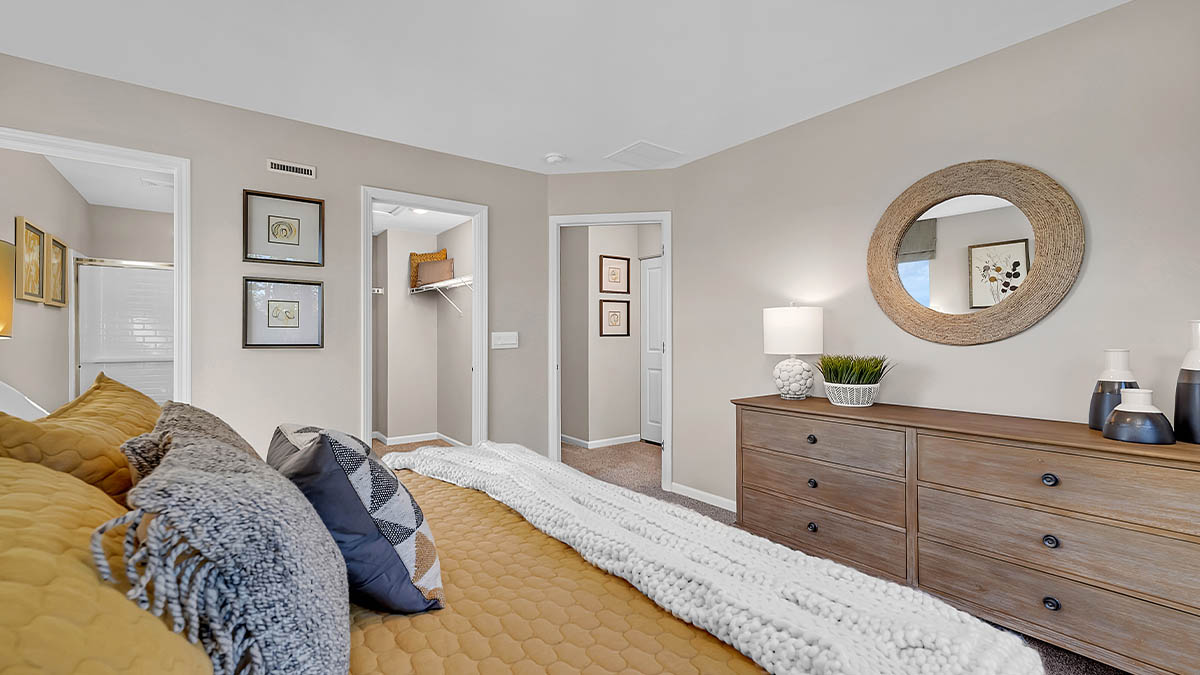 Primary bedroom with en suite bathroom and walk-in closet