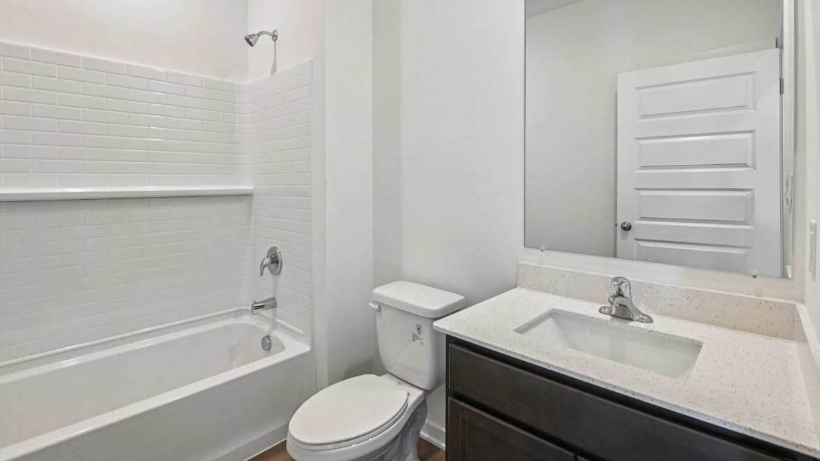 Secondary full bathroom