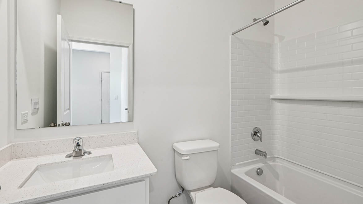secondary full bathroom