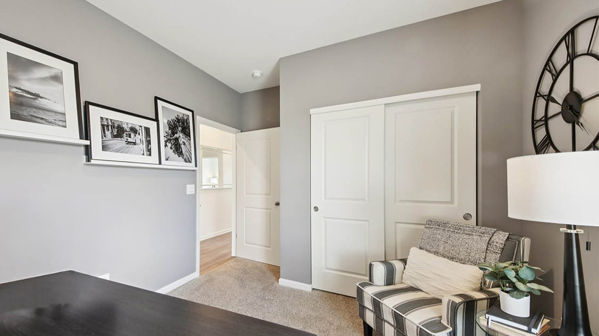 secondary bedroom with closet