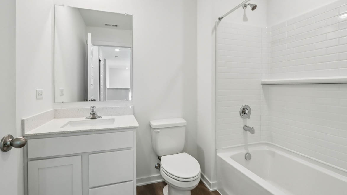 Secondary full bathroom