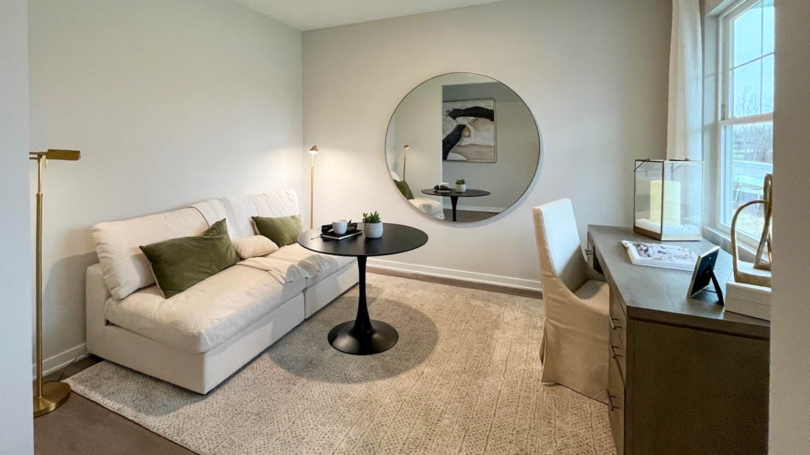 Flex room off of entrance to bellamy