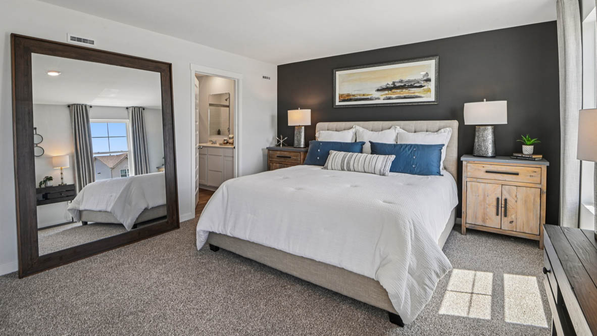spacious primary bedroom with carpet