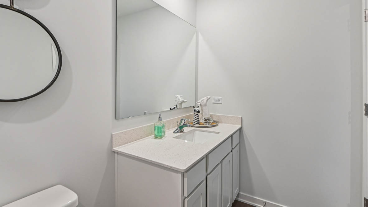 secondary upper level full bathroom