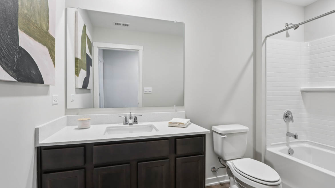 secondary full bathroom