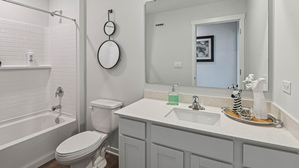 Full secondary bathroom