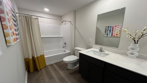 secondary full bathroom