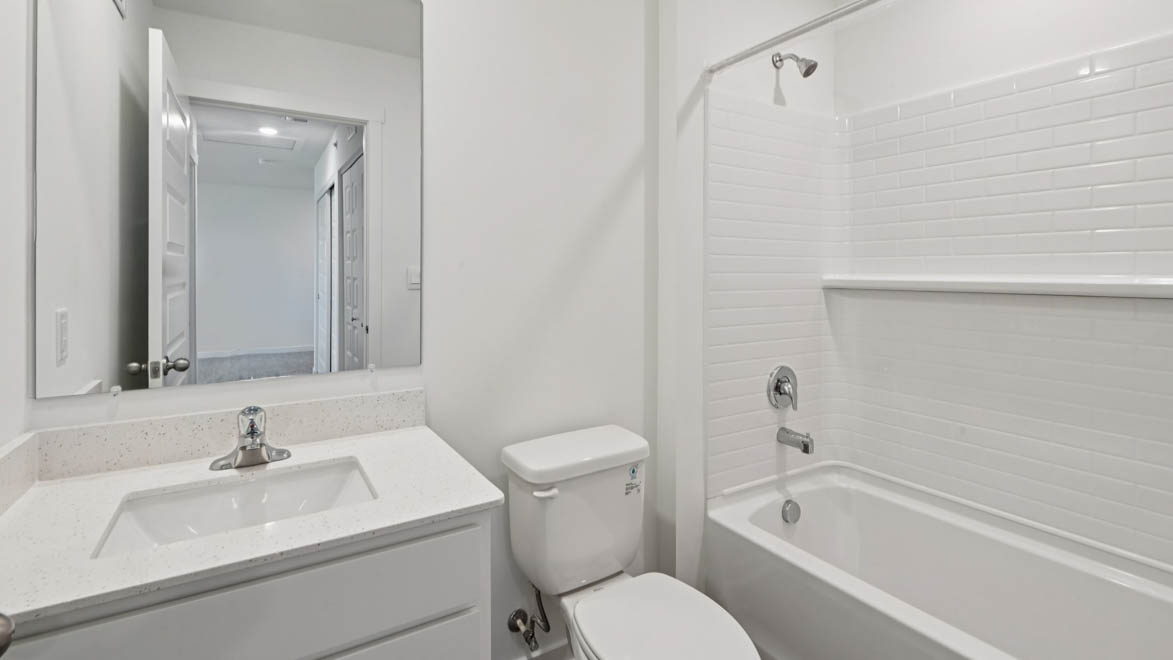 Secondary full bathroom