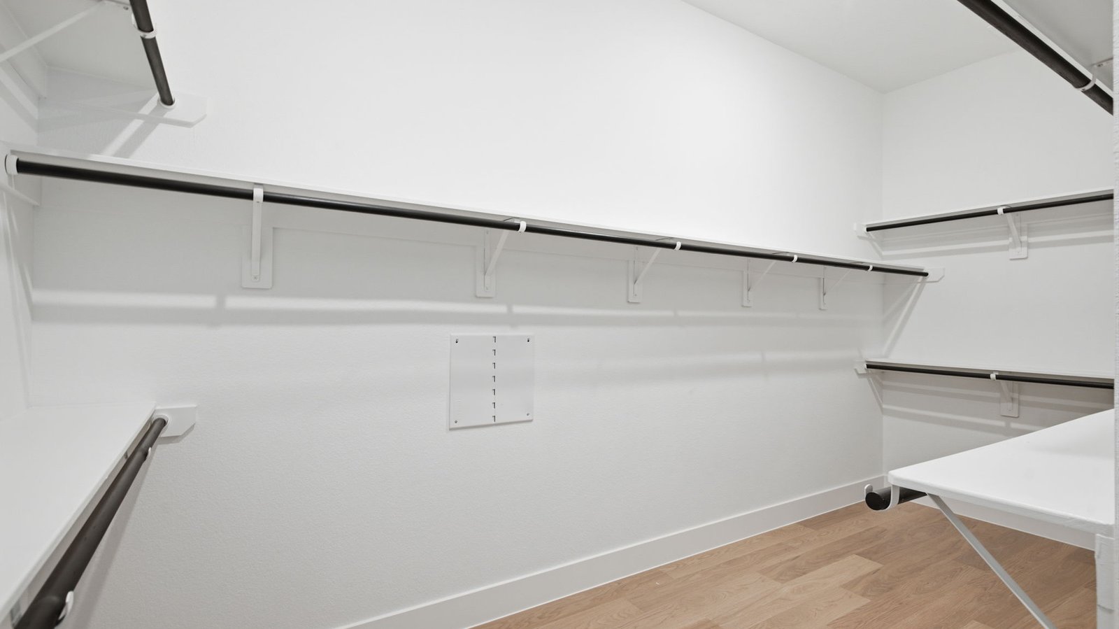 Hugh walk-in closet connected to the en-suite bathroom